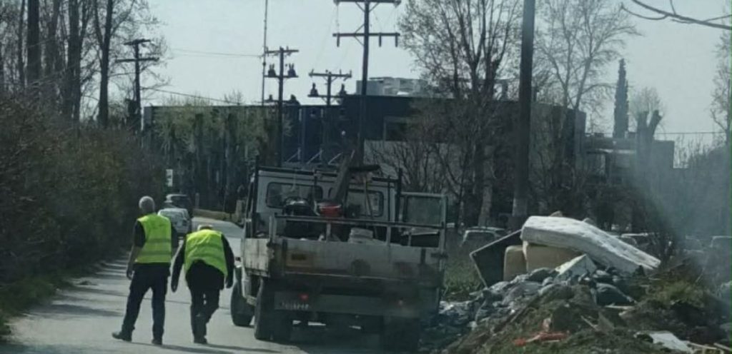 Χειροπέδες σε αλλοδαπό στην Καλαμαριά: Πέρασε δημόσιο χώρο για σκουπιδότοπο και πετούσε μπάζα ανενόχλητος