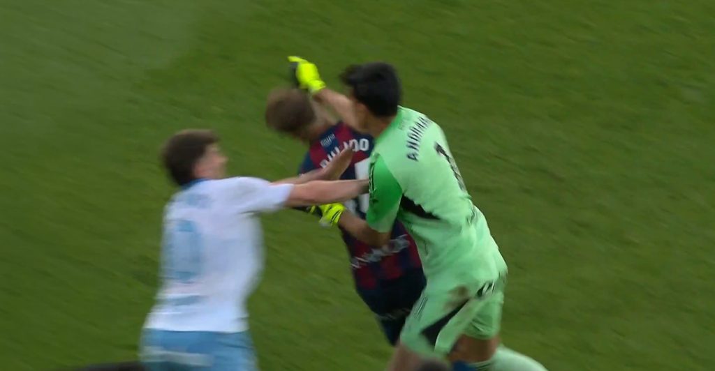 Εστεμπάν Αντράνδα: Αφού γρονθοκόπησε τον αντίπαλό του και προκάλεσε χάος… μετά ζήτησε συγγνώμη