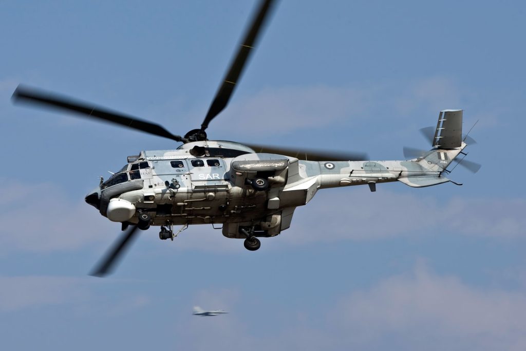 Ελικόπτερο της Πολεμικής Αεροπορίας πραγματοποίησε αναγκαστική προσγείωση μεταξύ Μαθιάς και Αμαριανού