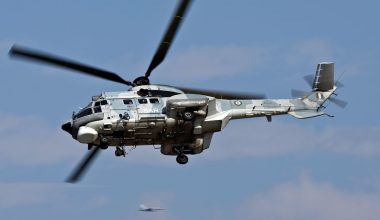 Ελικόπτερο της Πολεμικής Αεροπορίας πραγματοποίησε αναγκαστική προσγείωση μεταξύ Μαθιάς και Αμαριανού