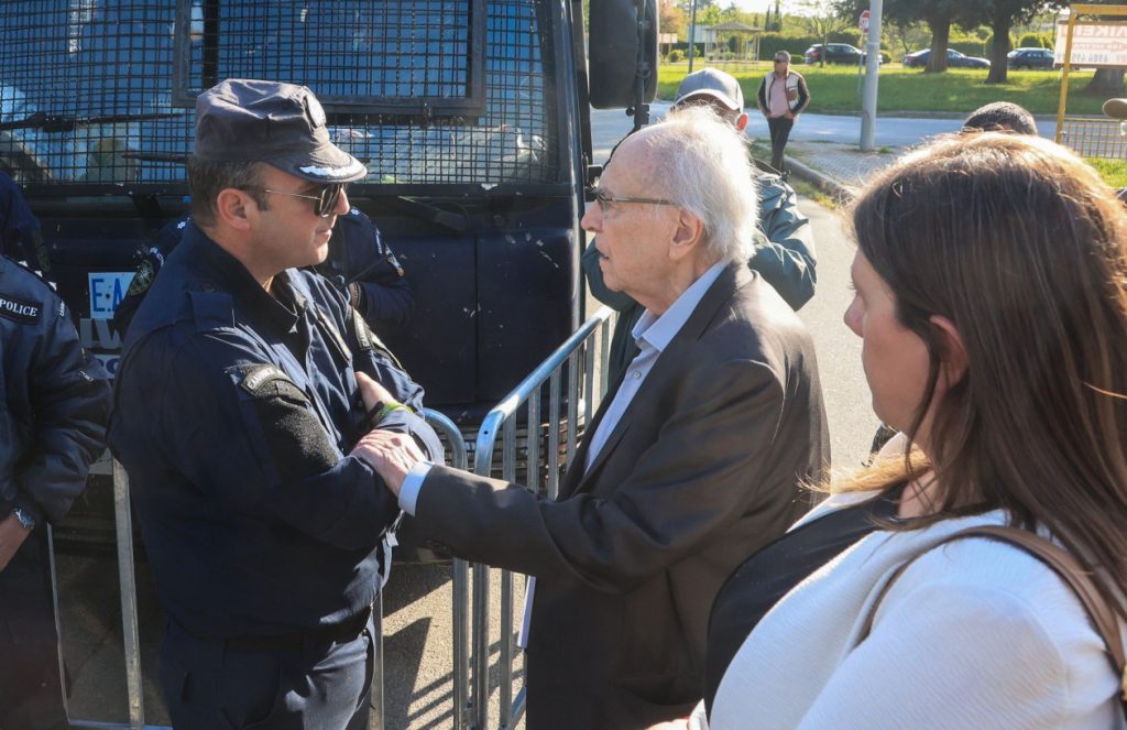 Ζωή και Νίκος Κωνσταντόπουλος: Τα πήραν στο «κρανίο» με τις αναμμένες μηχανές της ΕΛ.ΑΣ