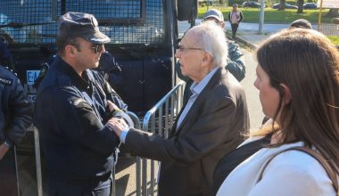 Ζωή και Νίκος Κωνσταντόπουλος: Τα πήραν στο «κρανίο» με τις αναμμένες μηχανές της ΕΛ.ΑΣ