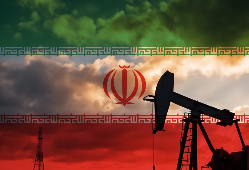 «Με την πλάτη στον τοίχο» το Ιράν: Αποθηκεύει το απούλητο πετρέλαιο ακόμα και σε εγκαταλελειμμένες αποθήκες