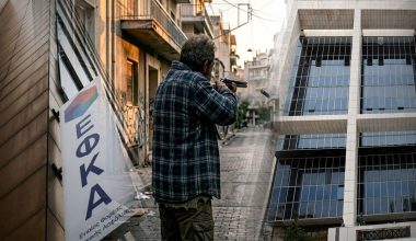 ΕΚΤΑΚΤΟ: 4 τραυματίες από πυροβολισμούς ένοπλου ρακοσυλέκτη στον ΕΦΚΑ Κεραμεικού & στο Ειρηνοδικείο! (upd)