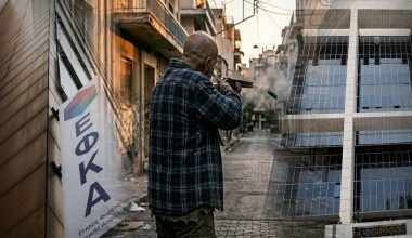 5 τραυματίες από πυροβολισμούς ένοπλου ρακοσυλλέκτη στον ΕΦΚΑ Κεραμεικού & στο Ειρηνοδικείο! (upd)