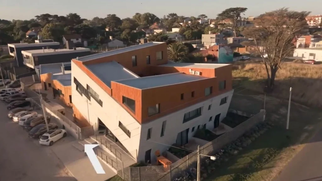 Αργεντινή: «Το σπίτι που βυθίζεται στη γη» έγινε ξενοδοχείο: Πόσο κοστίζει μία διανυκτέρευση (βίντεο)