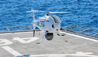 Επιτυχείς οι δοκιμές του γαλλικού drone «Camcopter S-100» που θα εξοπλίσει τις ελληνικές φρεγάτες