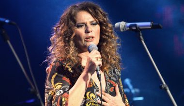 Ε.Τσαλιγοπούλου: «Μου έχουν γίνει προτάσεις να συμμετέχω σε τηλεοπτικά σόου αλλά δεν μου αρέσει να εκτίθεμαι»