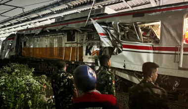 Ινδονησία: Τουλάχιστον 5 νεκροί και δεκάδες τραυματίες από τη σύγκρουση τρένων – «Πίστεψα πως θα πέθαινα» (βίντεο)