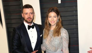 Εκνευρισμένη η εντυπωσιακή Τζέσικα Μπιέλ με τον Τ.Τίμπερλεϊκ: Tου δίνει τα παπούτσια στο χέρι – Τι την εξόργισε