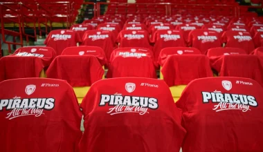 Φουλ του κόκκινου το ΣΕΦ: Γέμισε με μπλουζάκια πριν το παιχνίδι με την Μονακό – «Αυτή είναι η ώρα μας» (βίντεο)