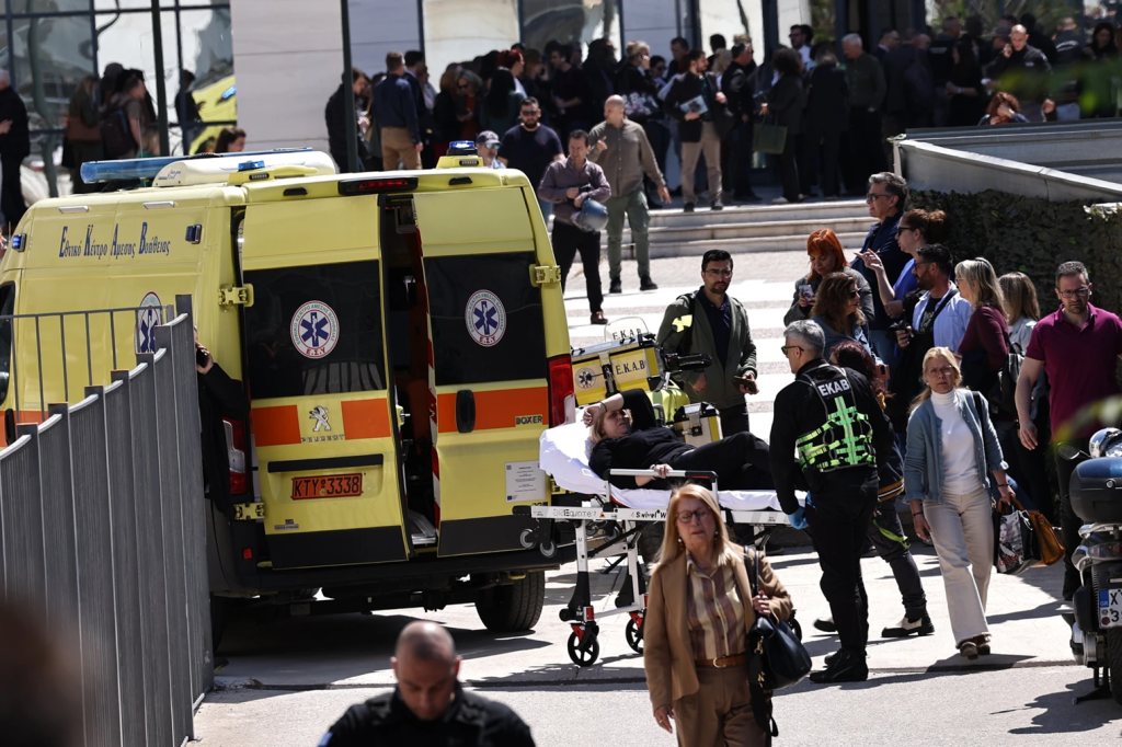 «Για να δείτε ποιος είμαι εγώ»: Τα λόγια του 89χρονου ρακοσυλλέκτη αφού πυροβόλησε με την καραμπίνα (φώτο)