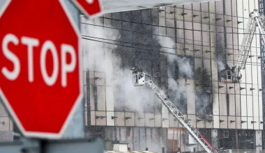 Μόσχα: Τυλίχθηκε στις φλόγες κτίριο υπό κατασκευή – 7 νεκροί και 13 τραυματίες
