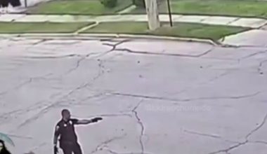 Βίντεο: Αστυνομικός στην Βαλτιμόρη πυροβολεί πολλές φορές κακοποιό που προσπαθεί να τον μαχαιρώσει και συνεχίζει να έρχεται κατά πάνω του!