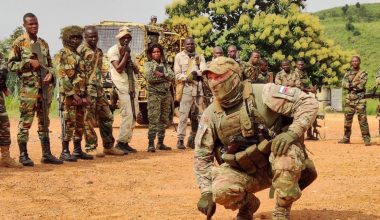 Στρατιώτης των ρωσοαφρικανικών δυνάμεων καταγράφει τις τετ α τετ μάχες με ισλαμιστές στο Μάλι – Δείτε βίντεο