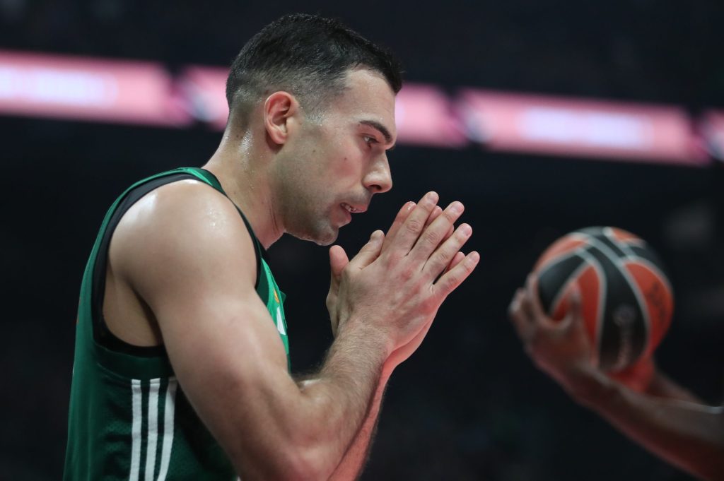 O Παναθηναϊκός επιβεβαίωσε τα χειρότερα: Στο χειρουργείο ο Κώστας Σλούκας – Το χρονοδιάγραμμα της απουσίας του