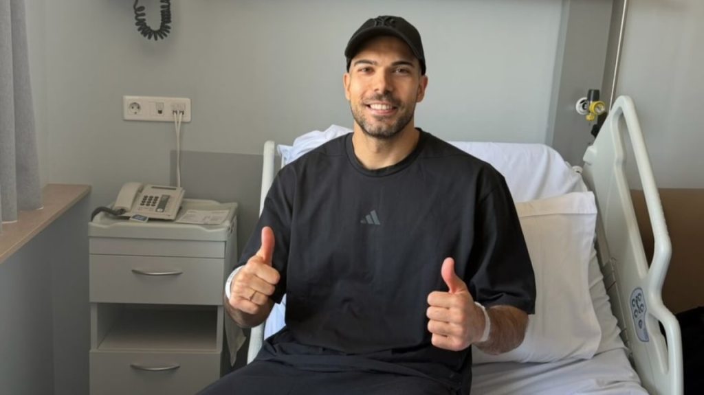 Κώστας Σλούκας μετά το χειρουργείο: «Δύσκολο πολύ να απέχω από το πιο σημαντικό κομμάτι της χρονιάς» (φωτο)