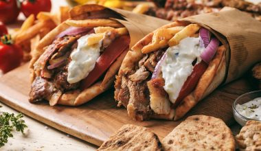 Είδος πολυτελείας πλέον το σουβλάκι: Στα ύψη οι τιμές στο αγαπημένο φαγητό των Ελλήνων