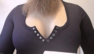 Βίντεο: Καθηγητής με… γυναικείο στήθος διδάσκει στο Oxford University!