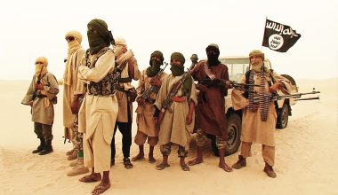 «Καρφιά» των Ισλαμιστών του Μάλι προς το ρωσοαφρικανικό Σώμα: «Θα σφάξουμε εσάς & όποιον μπει μπροστά μας» (βίντεο)