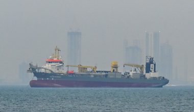 Από τα 140 στα μόλις 6 τα πλοία που πέρασαν από τα Στενά του Ορμούζ – Κανένα τάνκερ