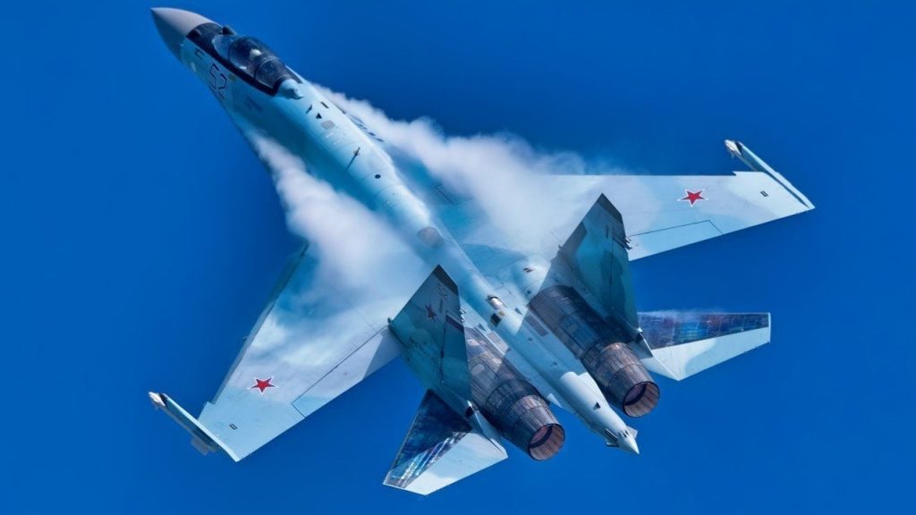 Ρωσικό Su-35 δεν χαμπαριάζει τίποτα: Χτύπησε σφοδρά την Vsesvit-Oil στο Ντνίμπρο – Δείτε το βίντεο