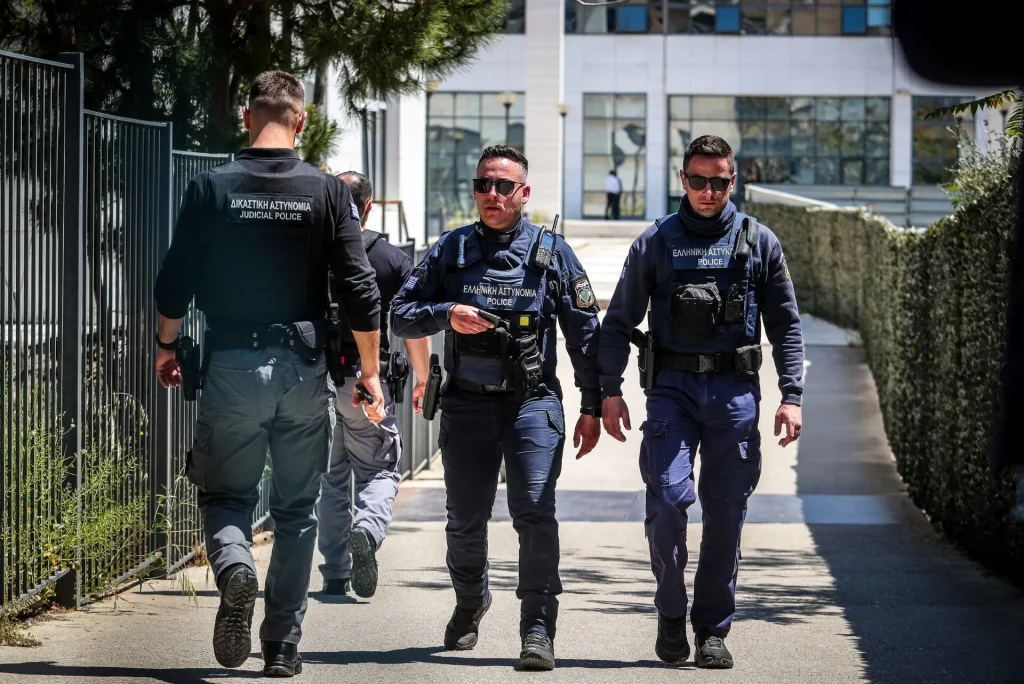 Τα νεότερα για την υγεία των πέντε που τραυμάτισε ο 89χρονος σε ΕΦΚΑ και Εφετείο