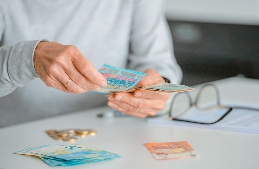 Αλλάζουν όλα με τα επιδόματα: Ξεκινάνε διασταυρώσεις εισοδημάτων και περιουσίας