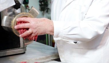 Κάλυμνος: Εργαζόμενη σε σούπερ μάρκετ ακρωτηριάστηκε από μηχανή κιμά – Σε κατάσταση σοκ η γυναίκα