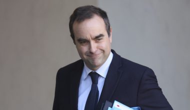 Ο πρωθυπουργός του Ε.Μακρόν ζητά από τον πετρελαϊκό κολοσσό Total να διανείμει τα έκτακτα κέρδη (βίντεο)