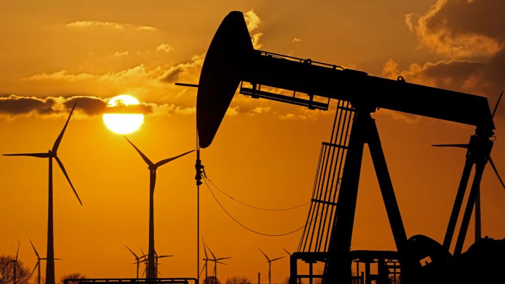 Ν.Τραμπ για αποχώρηση ΗΑΕ από ΟΠΕΚ: «Εξαιρετικό – Θα πέσουν και οι τιμές στο πετρέλαιο»