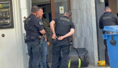 Θεσσαλονίκη: «Ταμπουρωμένος» στο διαμέρισμά του ο 20χρονος – Σε εξέλιξη η επικοινωνία με διαπραγματευτή της ΕΛ.ΑΣ