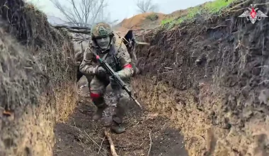Ουκρανοί έστησαν ενέδρα θανάτου με drones και «βροχή» πυρών – Δείτε πώς την γλύτωσε Ρώσος στρατιώτης (βίντεο)