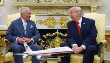 Κάρολος Γ’ σε Ν.Τραμπ: «Χωρίς την Βρετανία οι ΗΠΑ θα μιλούσαν γαλλικά» (βίντεο)