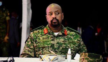 Muhoozi Kainerugaba: Ο αρχηγός του Στρατού της Ουγκάντας «ανακάλυψε» ότι είναι 14% Έλληνας