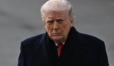 Ν.Τραμπ: «Διεφθαρμένος αστυνομικός ο πρώην διευθυντής του FBI Τ.Κόμι» – Τι σημαίνει το «86 47»