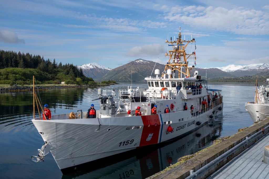 Σε τροχιά «παράλυσης» η Αμερικανική Ακτοφυλακή: Χρωστάει…  παντού – Χρέη που αγγίζουν τα 300 εκατ. $