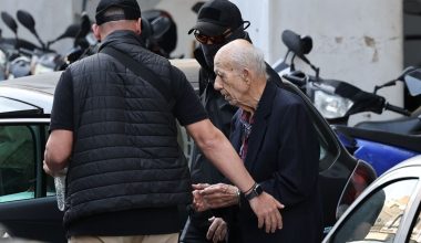 «Δεν παίρνεις το νόμο στα χέρια σου – Σωστή η απόφαση»: Τι λέει η κόρη του 89χρονου για την προφυλάκισή του