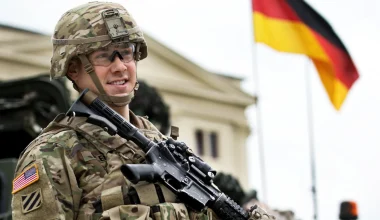 Ο Τραμπ απειλεί τώρα το Βερολίνο με  απομάκρυνση  των Αμερικανικών Στρατευμάτων από τη Γερμανία