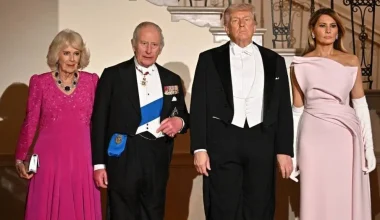 Βίντεο: Η Μελάνια τραβάει το χέρι της από τον Ν.Τραμπ σε μία στιγμή αμηχανίας