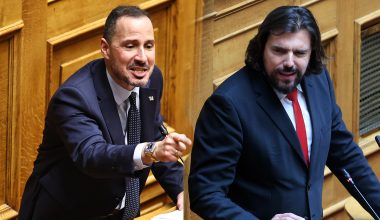 «Μετωπική» Π.Παππά – Κ.Χήτα στην Βουλή: «Ή πετάξτε τον έξω τον ανάγωγο ή βουλώστε το»!