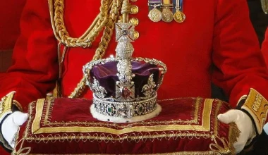Ο δήμαρχος της Νέας Υόρκης ζητά από τον Κάρολο να επιστρέψει το διαμάντι «Κοχινούρ» – Γιατί θεωρείται καταραμένο;