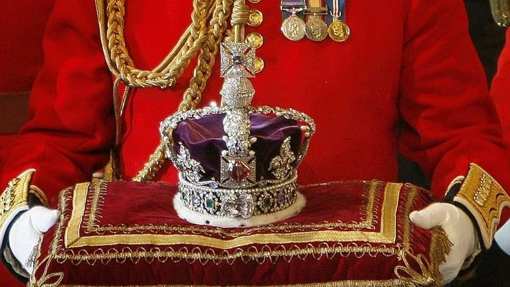 Ο δήμαρχος της Νέας Υόρκης ζητά από τον Κάρολο να επιστρέψει το διαμάντι «Κοχινούρ» – Γιατί θεωρείται καταραμένο;