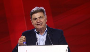 Ο Ν.Φαραντούρης ανακοίνωσε την συμπόρευσή του με το ΠΑΣΟΚ