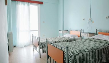 Αμπελόκηποι: «Έφοδος» σε δήθεν χώρο φροντίδας ηλικιωμένων – Σε άθλιες συνθήκες βρέθηκαν τέσσερεις γυναίκες