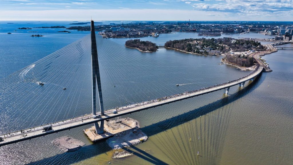 Ελσίνκι: Αυτή είναι η μεγαλύτερη πολυτροπική γέφυρα στον κόσμο – Ο λόγος που απαγορεύονται Ι.Χ και μηχανές