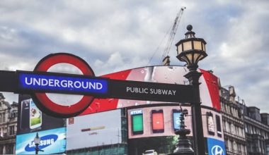 Λονδίνο: Εκκενώθηκε ο σιδηροδρομικός σταθμός «Farringdon» – Αναφορές για διαρροή αερίου