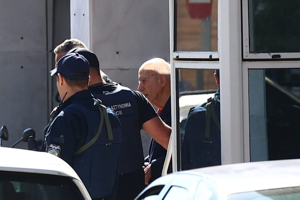 «Θέλει να αποζημιώσει τους τραυματίες»: Τι λέει ο δικηγόρος του 89χρονου που άνοιξε πυρ σε ΕΦΚΑ και Εφετείο