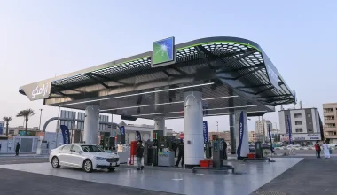 Πακιστάν: Τεράστιες ουρές στα πρατήρια καυσίμων πριν τη νέα αύξηση των τιμών