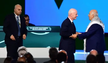 Ο Τζιάνι Ινφαντίνο πήγε να στήσει φωτογραφία μεταξύ Παλαιστίνης & Ισραήλ: «Είσαι καλά; – Υποφέρουμε»